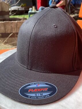 FlexFit Pro Baseball On Field Cap, Black. NEW